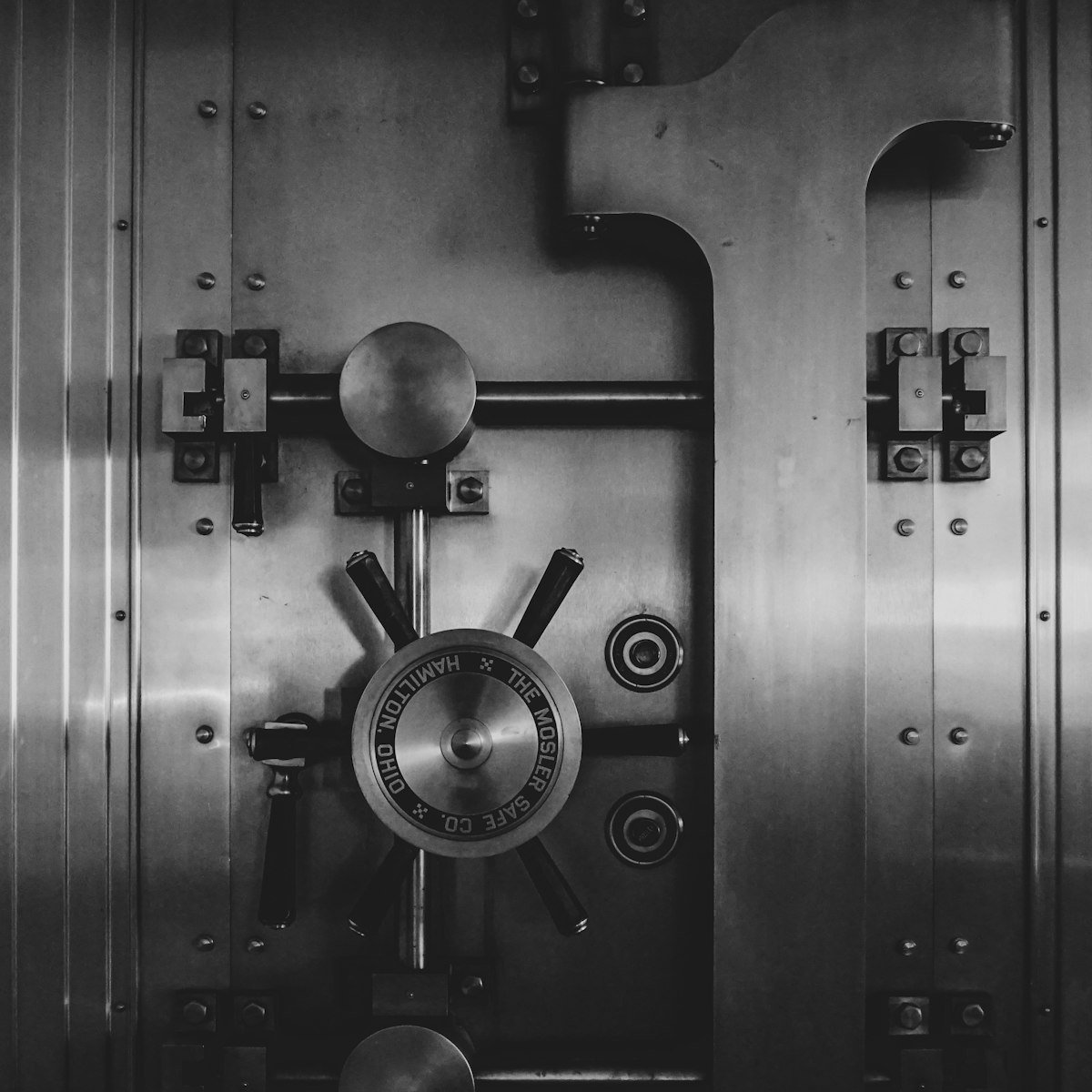 Heavy steel vault lock mechanism